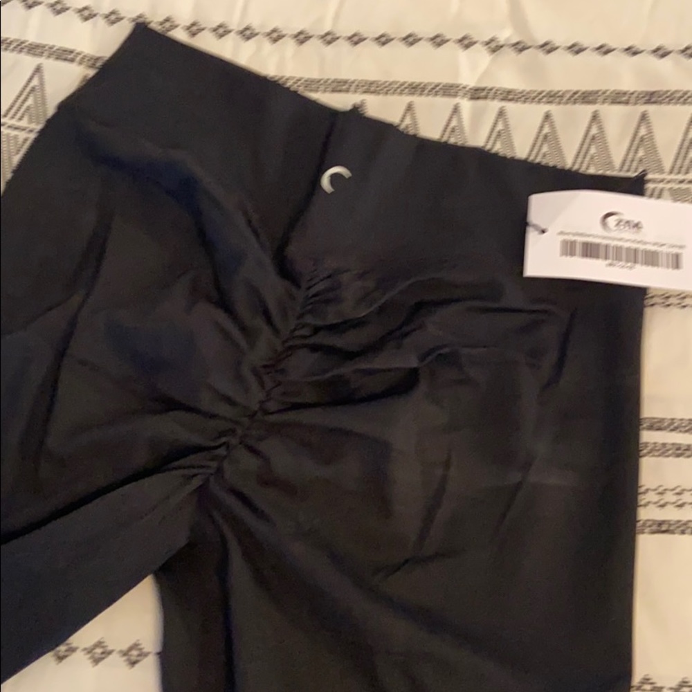 Zyia Active Scrunchy Leggings